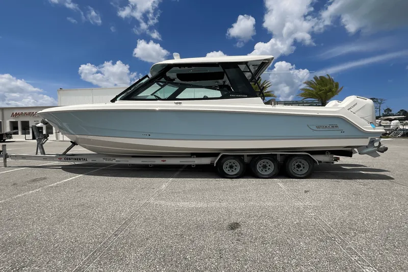 Slide: The Image of Boston Whaler 330 Vantage 2025 - 8