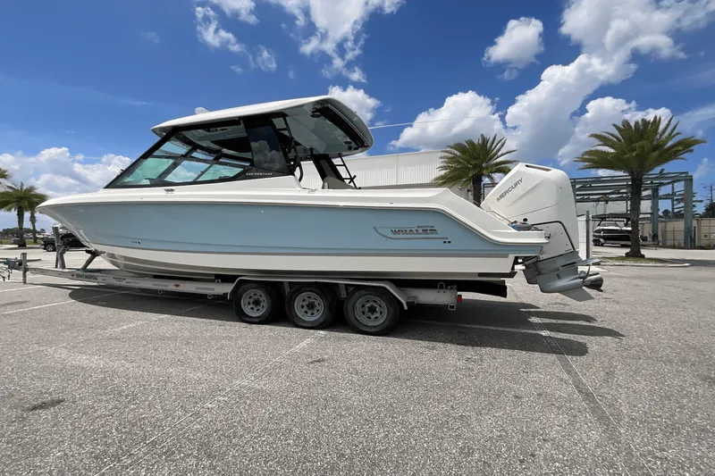 Slide: The Image of Boston Whaler 330 Vantage 2025 - 9