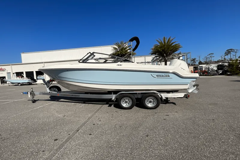 Slide: The Image of Boston Whaler 210 Vantage 2025 - 12