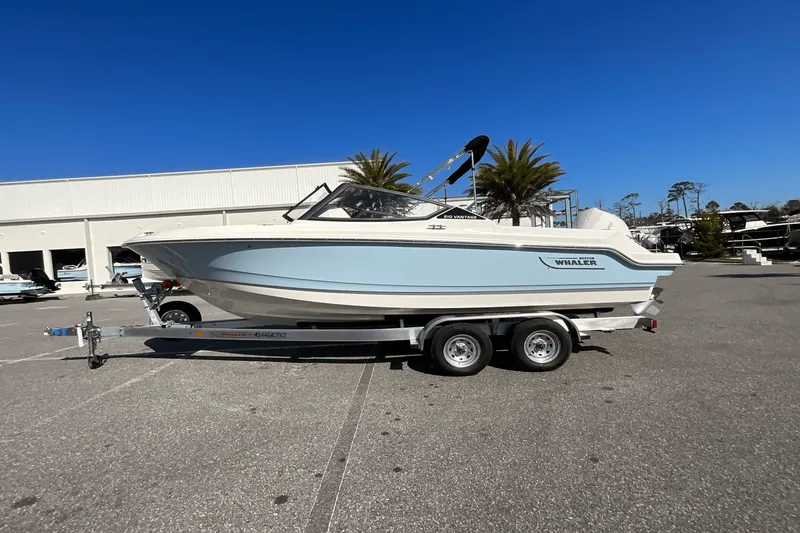 Slide: The Image of Boston Whaler 210 Vantage 2025 - 13