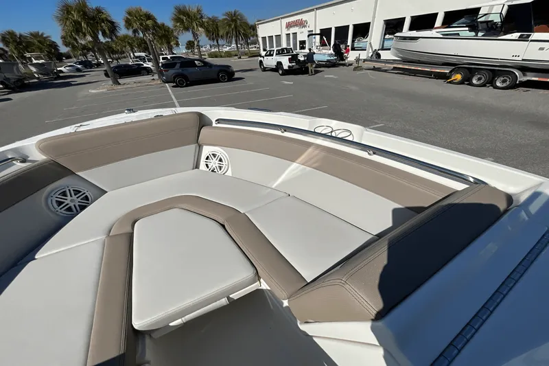 Slide: The Image of Boston Whaler 210 Vantage 2025 - 21