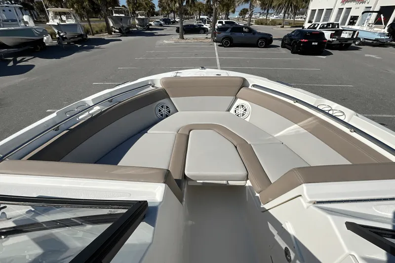 Slide: The Image of Boston Whaler 210 Vantage 2025 - 8