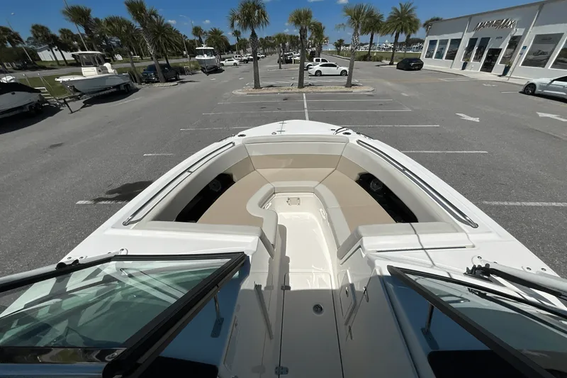 Slide: The Image of Boston Whaler 240 Vantage 2025 - 13