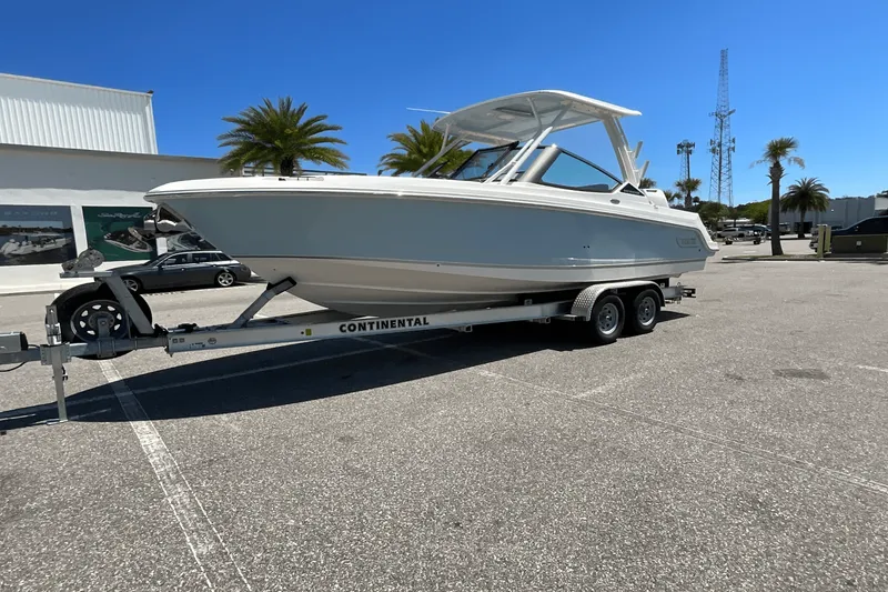 Slide: The Image of Boston Whaler 240 Vantage 2025 - 19