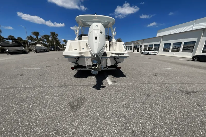 Slide: The Image of Boston Whaler 240 Vantage 2025 - 2