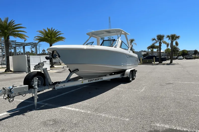 Slide: The Image of Boston Whaler 240 Vantage 2025 - 20