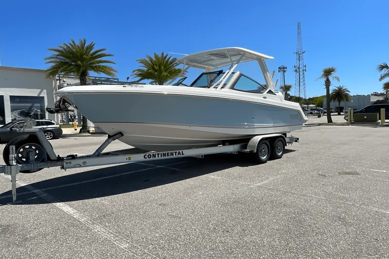 Slide: The Image of Boston Whaler 240 Vantage 2025 - 24