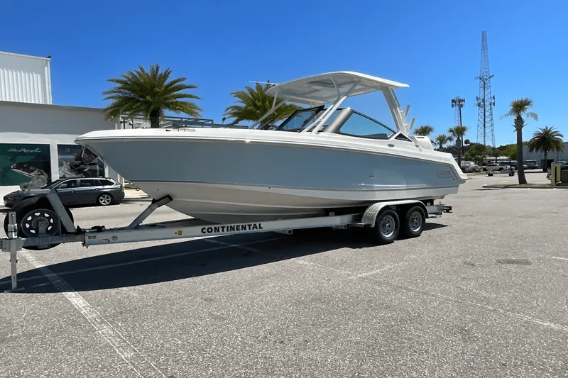 Slide: The Image of Boston Whaler 240 Vantage 2025 - 25