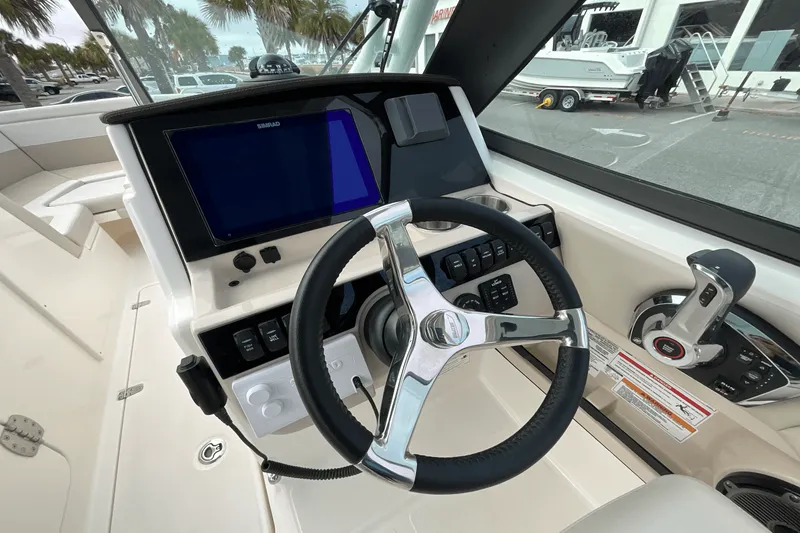 Slide: The Image of Boston Whaler 240 Vantage 2025 - 27