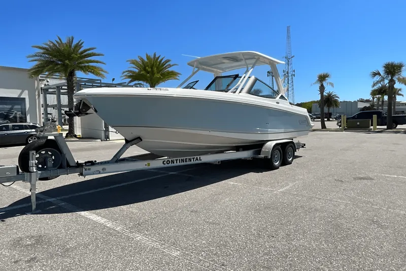 Slide: The Image of Boston Whaler 240 Vantage 2025 - 3