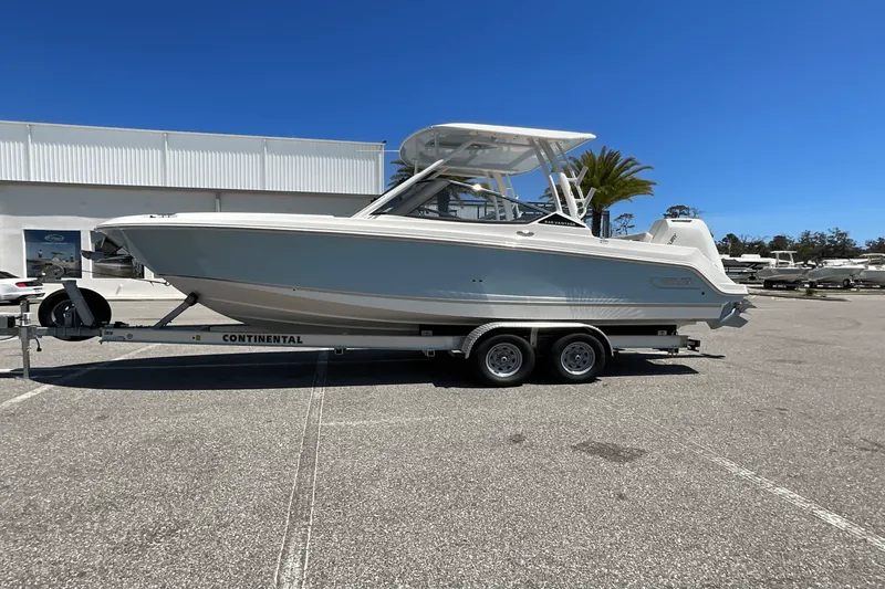 Slide: The Image of Boston Whaler 240 Vantage 2025 - 9