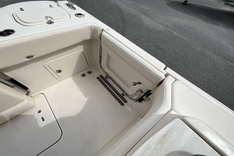 Slide: The Image of Grady-White Freedom 325 2025 - 20