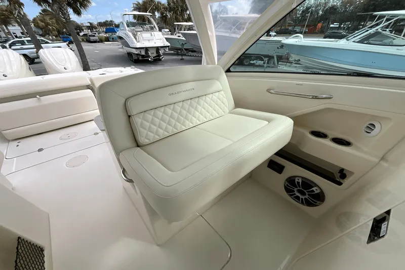 Slide: The Image of Grady-White Freedom 325 2025 - 25