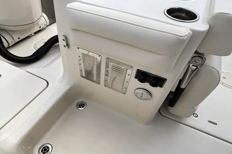 Slide: The Image of Grady-White Freedom 325 2025 - 26