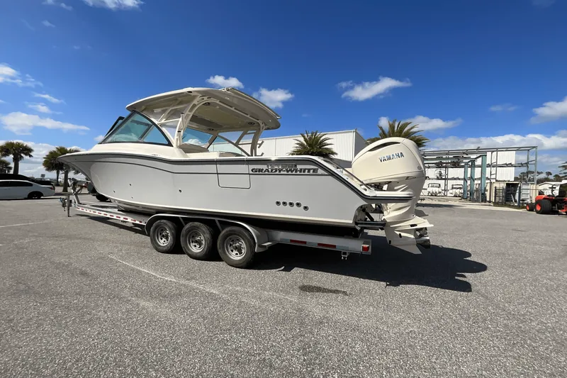 Slide: The Image of Grady-White Freedom 325 2025 - 7