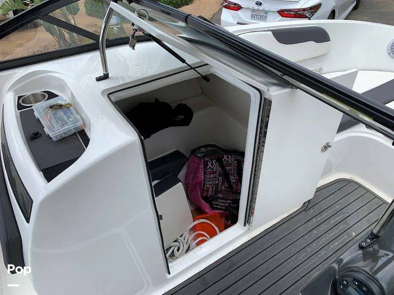 Slide: The Image of Bayliner VR6 2021 - 8883148
