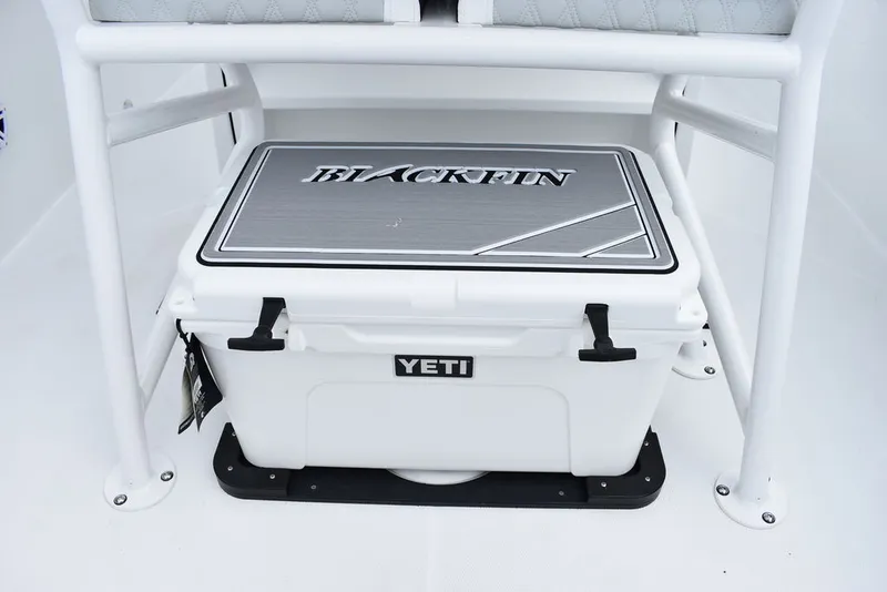 Slide: The Image of Blackfin 222CC 2024 - 34