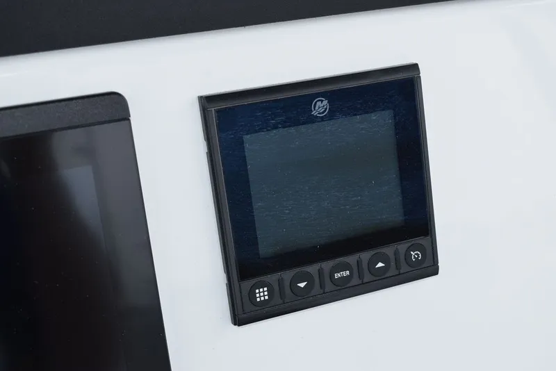 Slide: The Image of Blackfin 222CC 2024 - 42