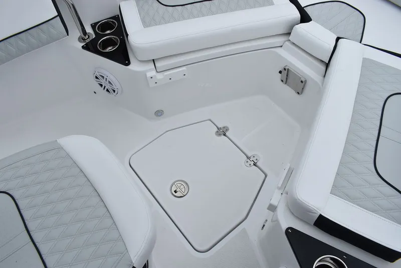 Slide: The Image of Blackfin 222CC 2024 - 58