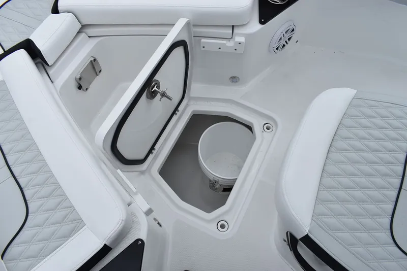 Slide: The Image of Blackfin 222CC 2024 - 59