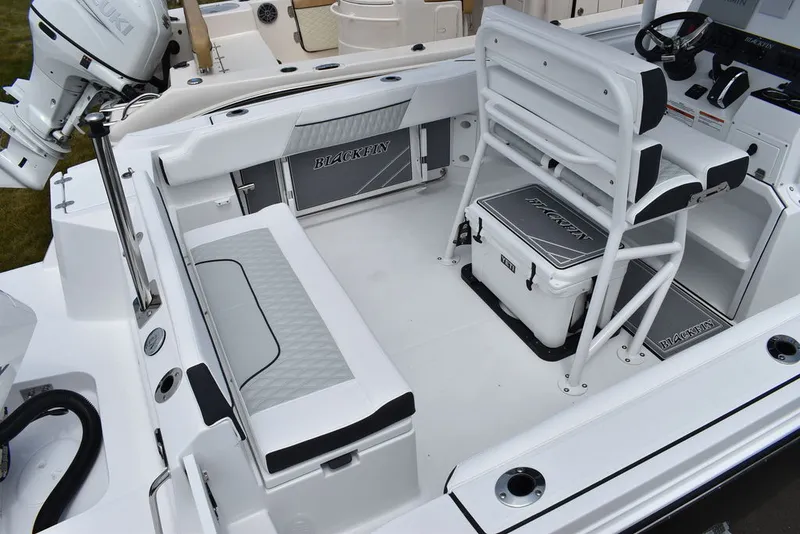 Slide: The Image of Blackfin 222CC 2024 - 8