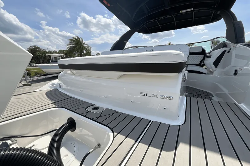Slide: The Image of Sea Ray SLX 260 Outboard 2025 - 10