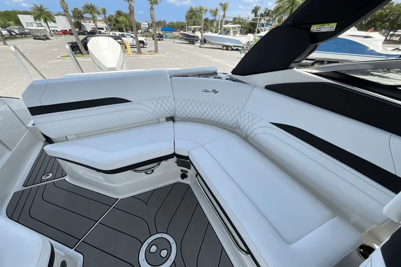 Slide: The Image of Sea Ray SLX 260 Outboard 2025 - 18