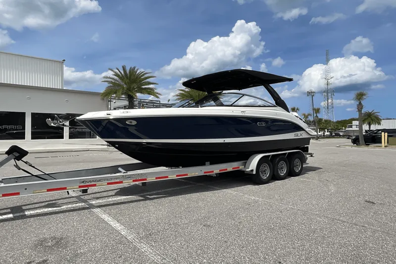 Slide: The Image of Sea Ray SLX 260 Outboard 2025 - 3