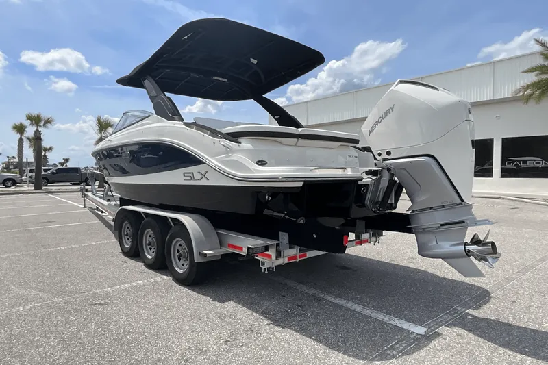 Slide: The Image of Sea Ray SLX 260 Outboard 2025 - 4