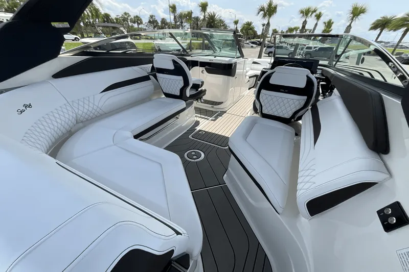 Slide: The Image of Sea Ray SLX 260 Outboard 2025 - 9