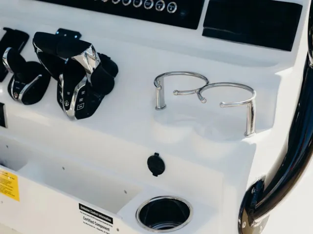 Slide: The Image of Key West Boats 260 CC 2026 - 8