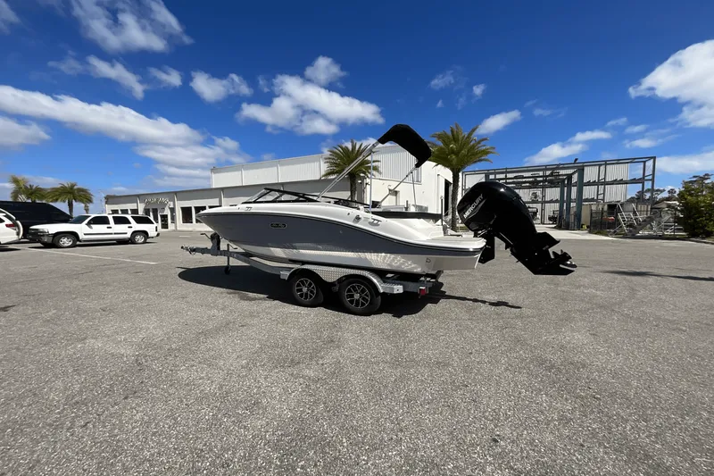 Slide: The Image of Sea Ray SPX 190 Outboard 2025 - 14