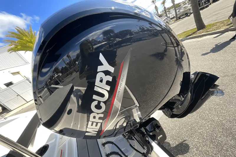 Slide: The Image of Sea Ray SPX 190 Outboard 2025 - 16