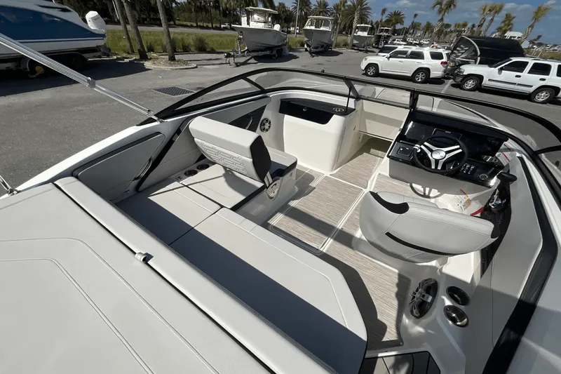 Slide: The Image of Sea Ray SPX 190 Outboard 2025 - 17