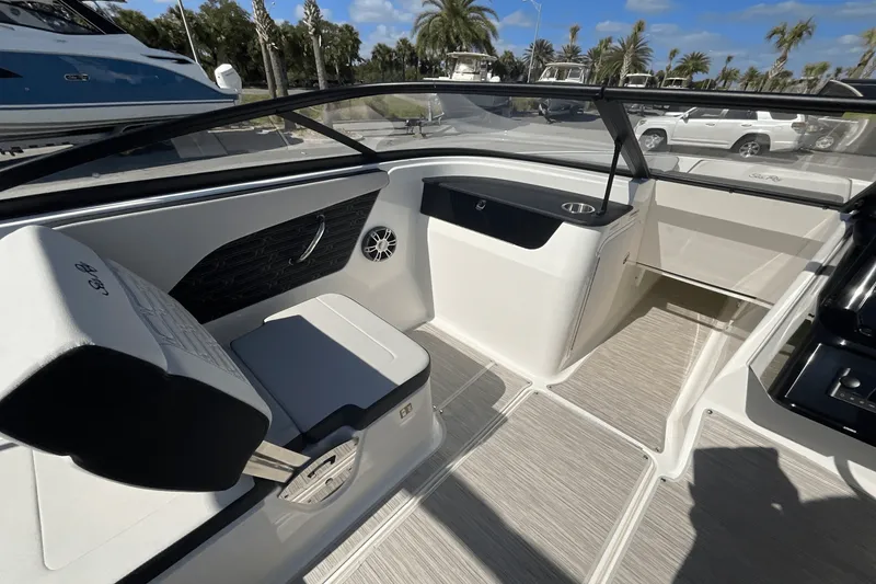 Slide: The Image of Sea Ray SPX 190 Outboard 2025 - 22