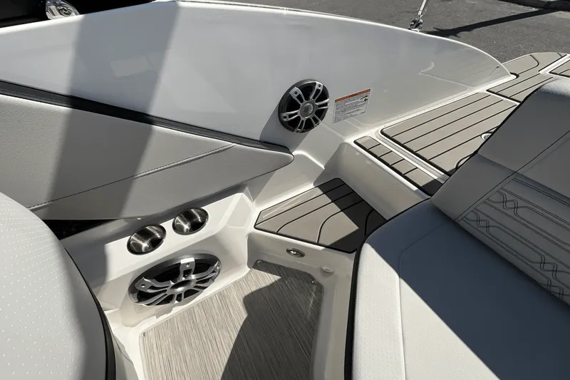 Slide: The Image of Sea Ray SPX 190 Outboard 2025 - 27