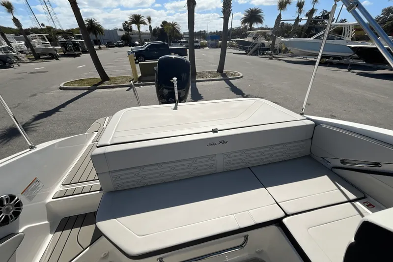 Slide: The Image of Sea Ray SPX 190 Outboard 2025 - 28