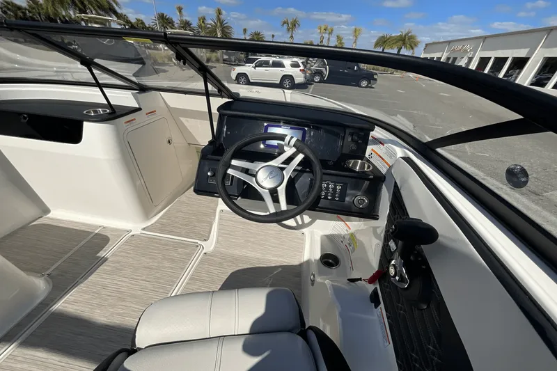 Slide: The Image of Sea Ray SPX 190 Outboard 2025 - 30