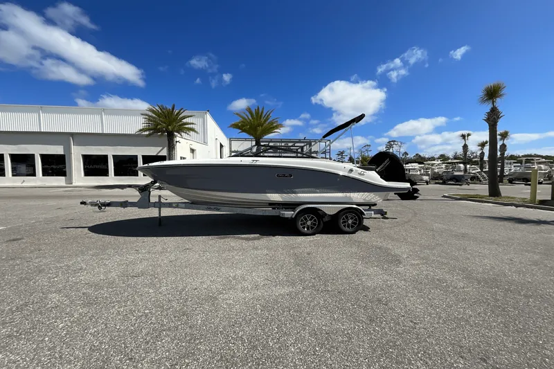 Slide: The Image of Sea Ray SPX 190 Outboard 2025 - 5