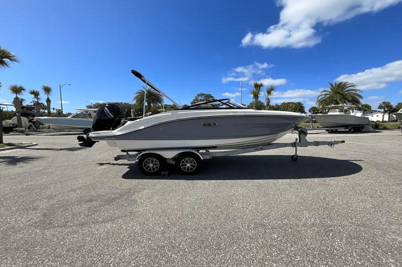 Slide: The Image of Sea Ray SPX 190 Outboard 2025 - 9