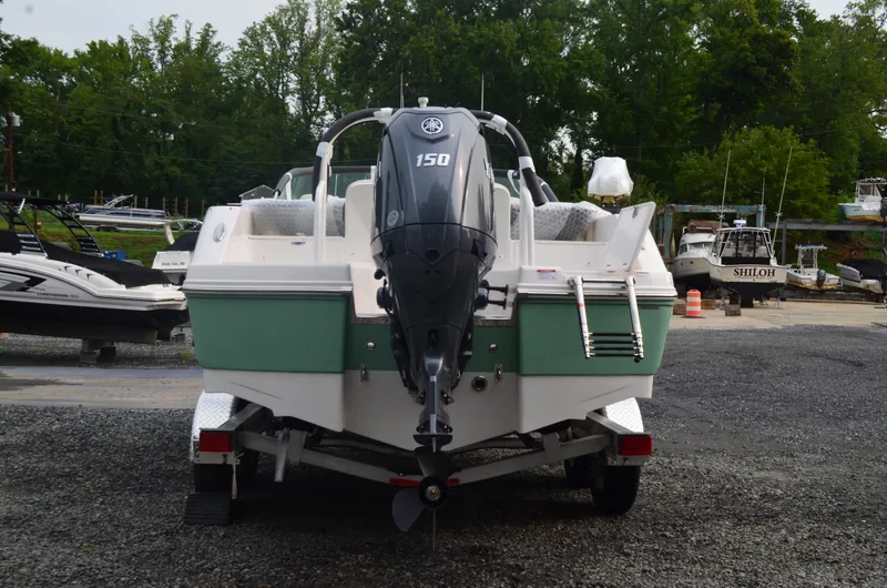 Slide: The Image of Robalo R207 2027 - 4