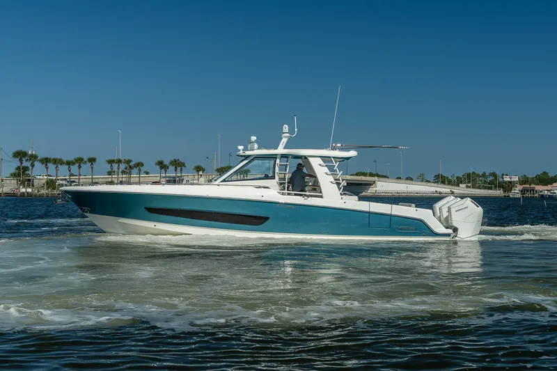 The Image of Boston Whaler 420 Outrage 2025 - 0