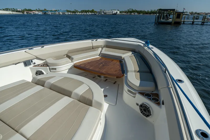 Slide: The Image of Boston Whaler 420 Outrage 2025 - 11