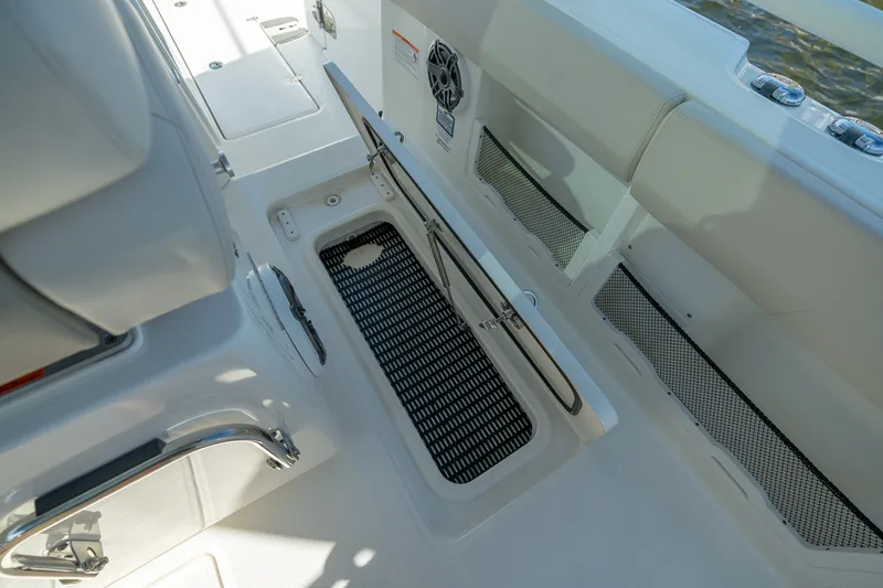 Slide: The Image of Boston Whaler 420 Outrage 2025 - 23