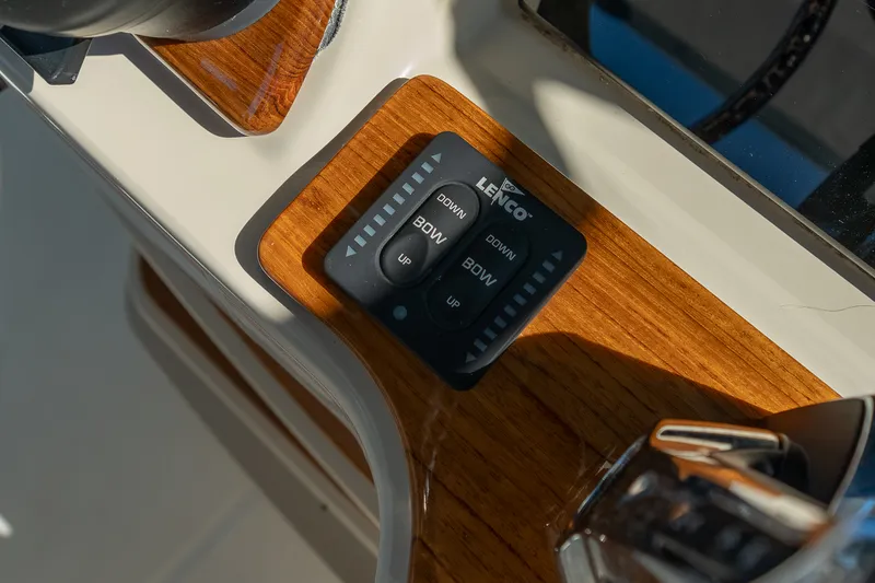 Slide: The Image of Boston Whaler 420 Outrage 2025 - 29
