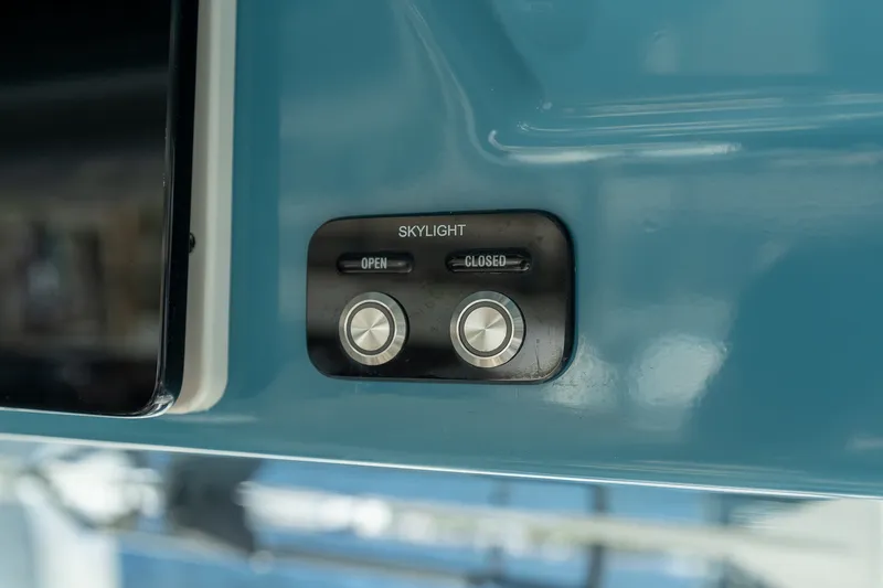 Slide: The Image of Boston Whaler 420 Outrage 2025 - 33