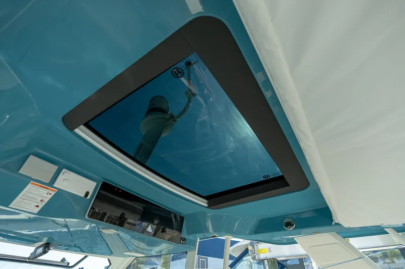 Slide: The Image of Boston Whaler 420 Outrage 2025 - 35