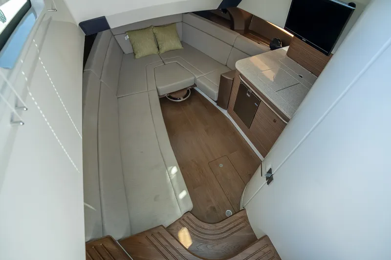 Slide: The Image of Boston Whaler 420 Outrage 2025 - 40