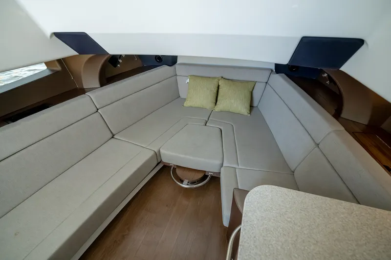 Slide: The Image of Boston Whaler 420 Outrage 2025 - 41