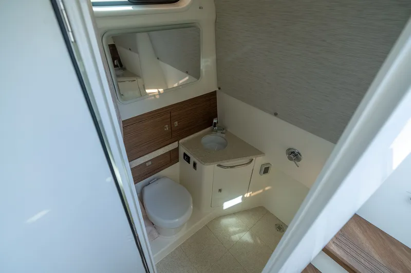 Slide: The Image of Boston Whaler 420 Outrage 2025 - 43